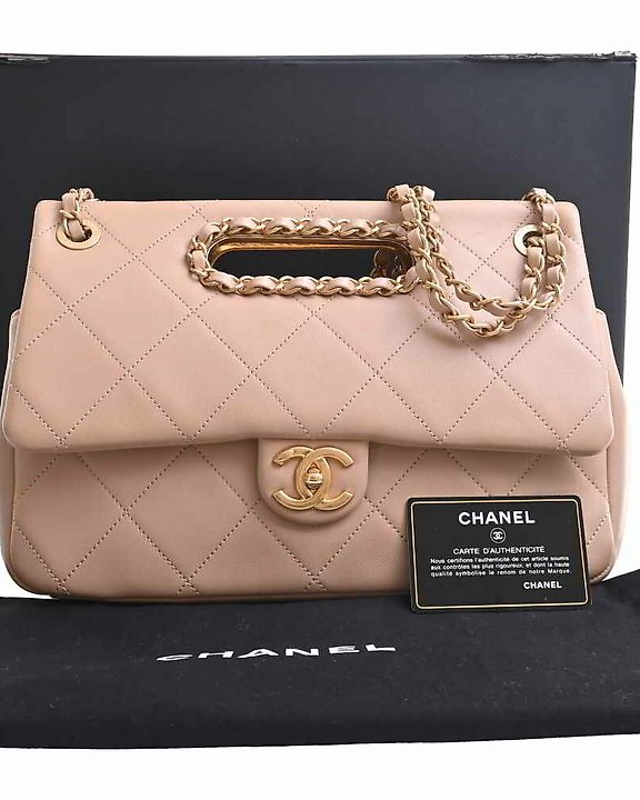 Vintage Authentic Chanel Purse / Hand Bag. Auction