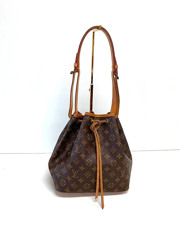 Great idea to replace leather liniard with favorite scarf on your Louis Vuitton  Epi petit Noe.