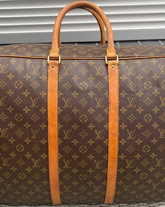 Lous Vuitton Travel Auction