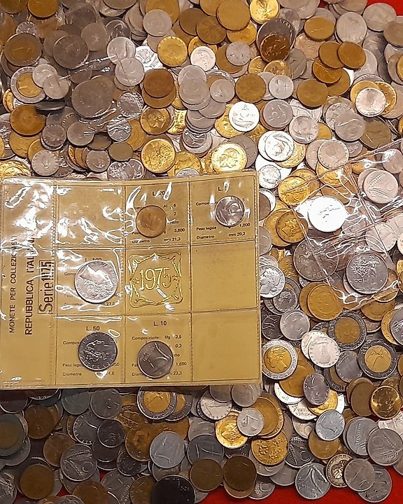Italy, Italian Republic. 6,8 Kilos de monedas con cien en porta monedas. -  varios años - Catawiki