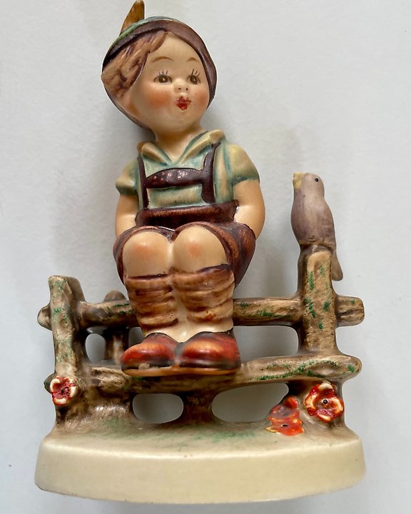 M.I. Hummel Figurine Auction - Catawiki