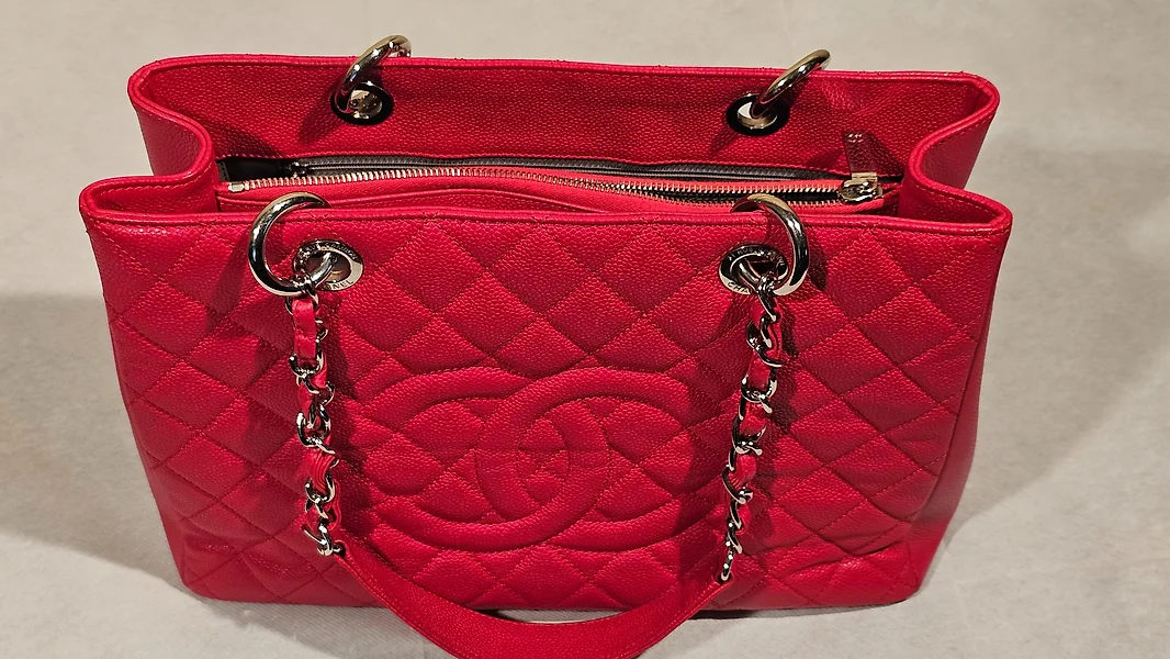 Chanel Timeless Classic Flap Medium Handbag for Sale in Online Auctions