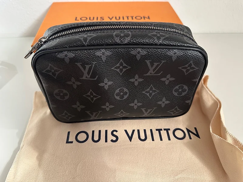 Les Collections De Louis Vuitton : Trousse Toilette Pm