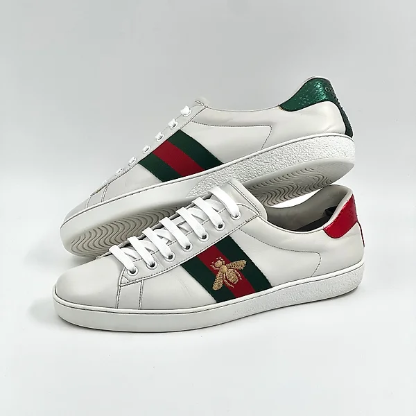 Scarpe gucci con scritta dietro top