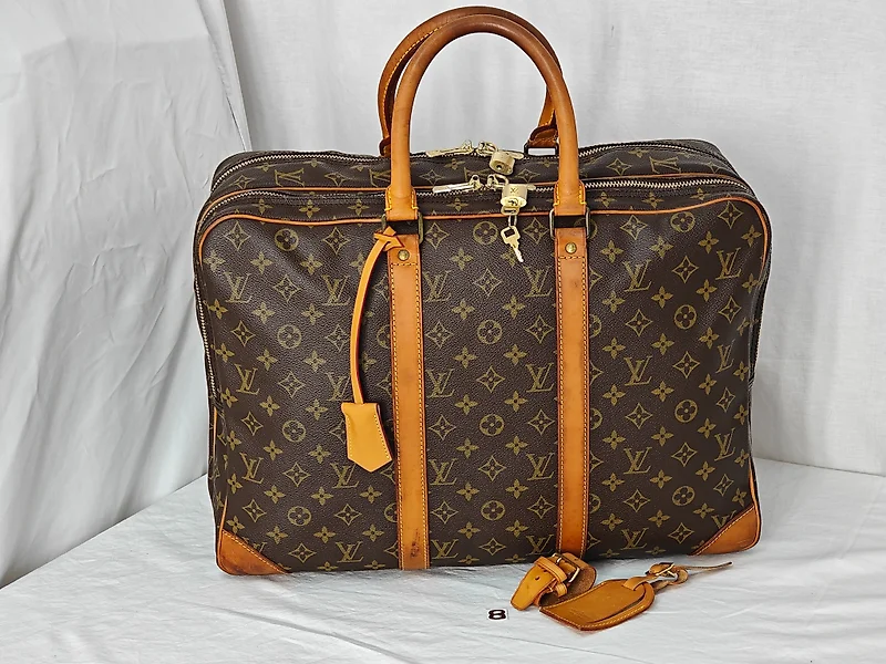 Sold at Auction: Vintage Louis Vuitton Sirius Soft Luggage Case
