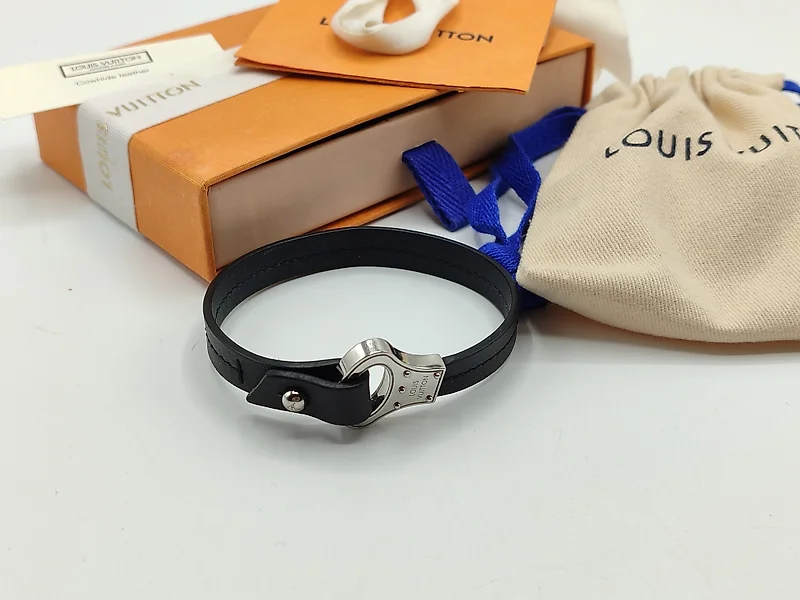 Louis Vuitton Bracciali e braccialetti di seconda mano: shop