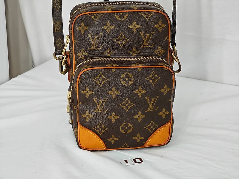 Sold at Auction: AUTHENTIC LOUIS VUITTON CANVAS SHOULDER BAG