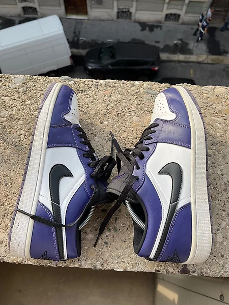 Air Jordan 紫色運動鞋正在出售