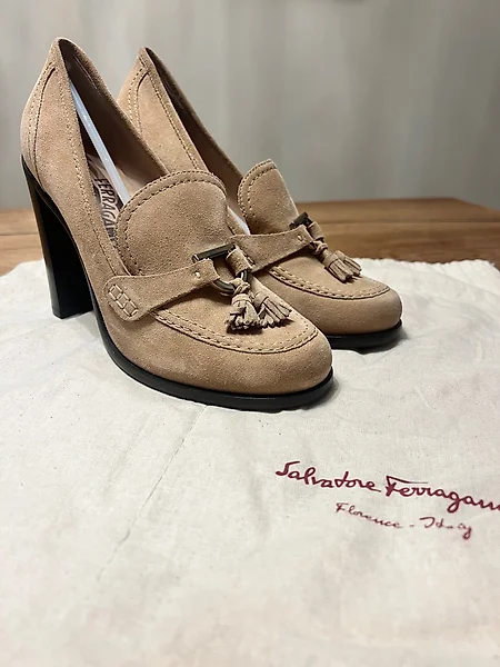 Ferragamo beige shoes shop