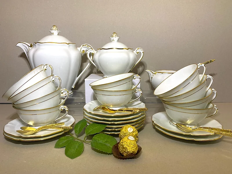 Service à café à décor de fleurs dorées en véritable porcelaine PF - Début  de Série