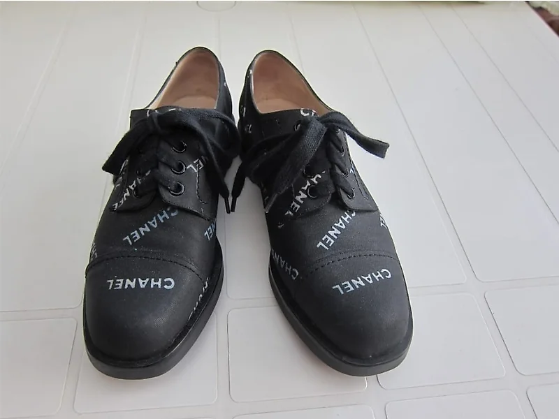 Chanel zapatos negros a la Venta en Subasta Online