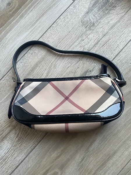 Burberry bolsos wikipedia store