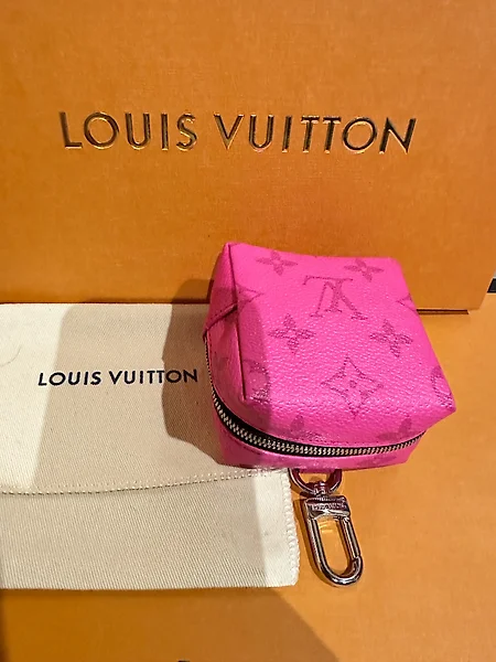 Louis Vuitton - Louis Vuitton Teddy Bear Doudou Louis and - Catawiki