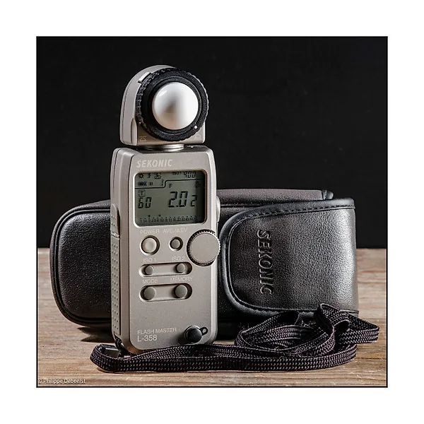 Light meters / Flash meter Cameras & Optical Equipment for Sale in Online Auctions