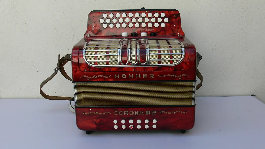 Hohner Accordion for Sale in Online Auctions