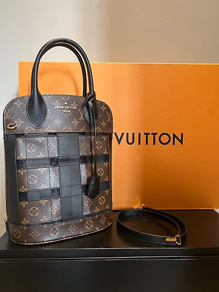 Louis Vuitton Discovery Bumbag PM Bandana Blue Monogram Crossbody Fanny Pack  Bag