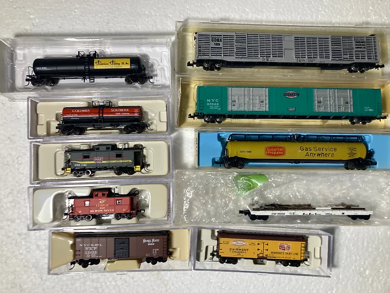 Atlas model trains for sale in online auctions