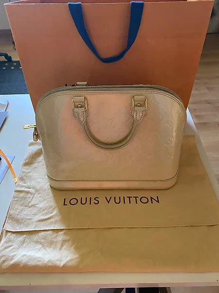 Sold at Auction: Louis Vuitton, LOUIS VUITTON PINK MONOGRAM VERNIS BEDFORD  BAG