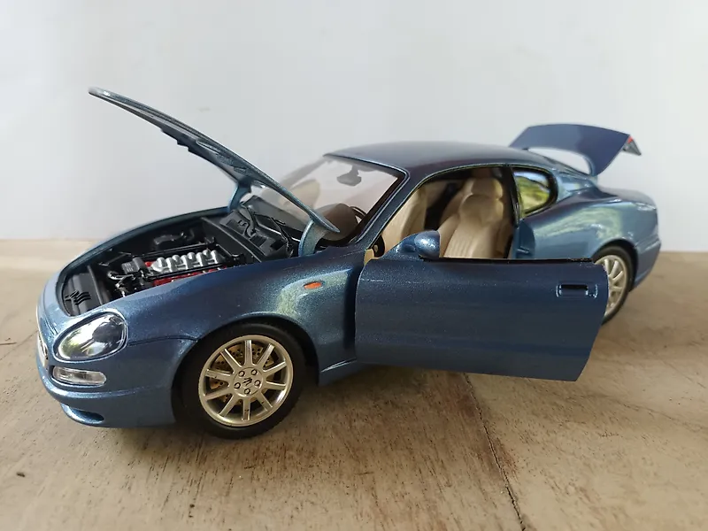 BURAGO and MAISTO 1/18 scale. BURAGO, 1 Maserati 3200 GT…