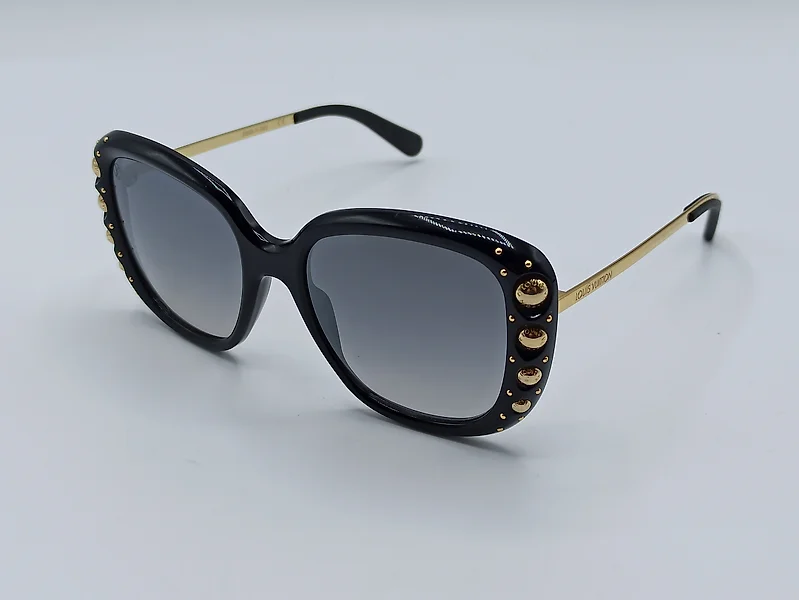 Sold at Auction: Louis Vuitton, LOUIS VUITTON Sunglasses EVIDENCE.