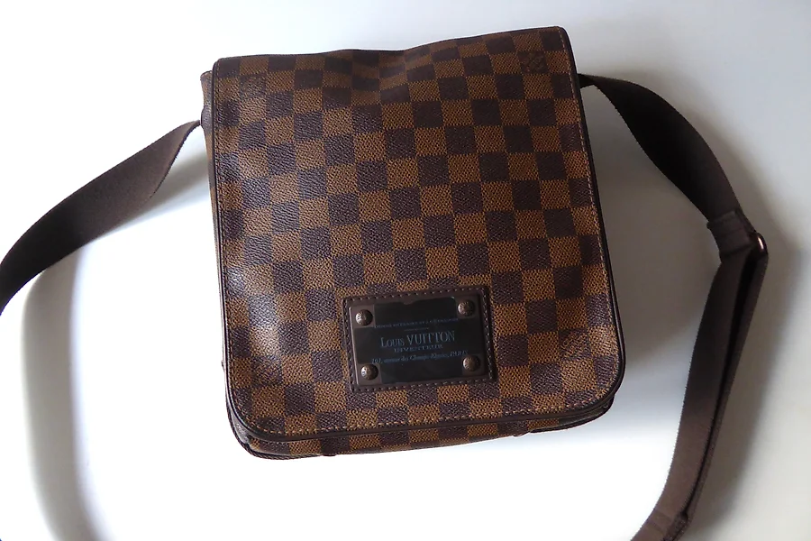 Louis Vuitton Altona briefcase in ebene damier canvas and ebene, Brown Louis  Vuitton Monogram Petit Bucket
