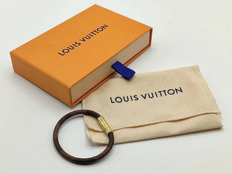 Genuine Louis Vuitton LV Black Leather belt with LV Box & pouch, Belt  Size 34"