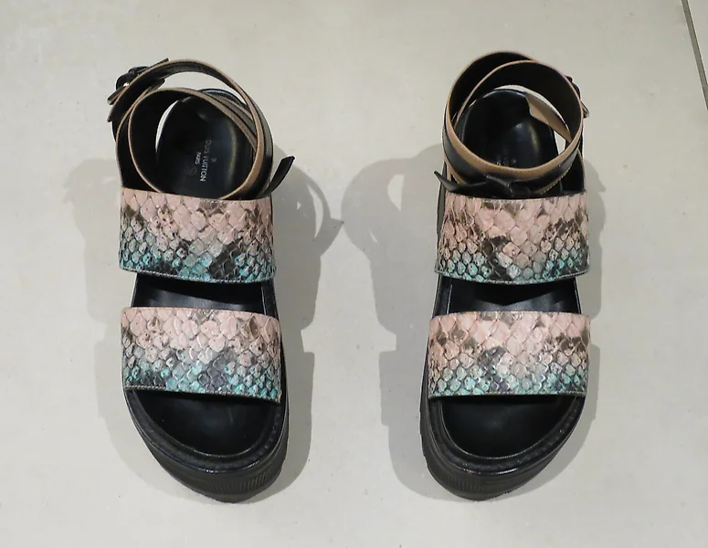 Louis Vuitton Women's Beige Thong Flip Flop Sandals Size 7.5