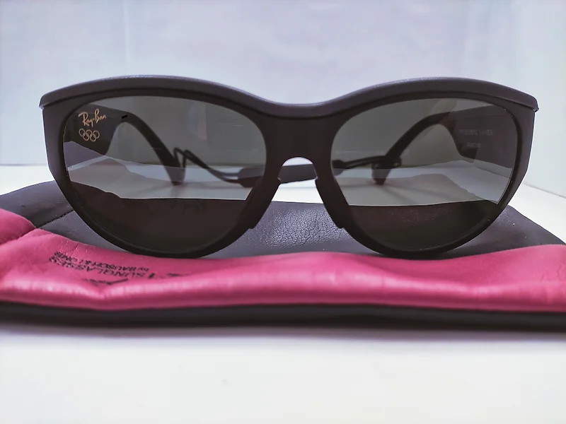 Oscar De La Renta solbriller til salg