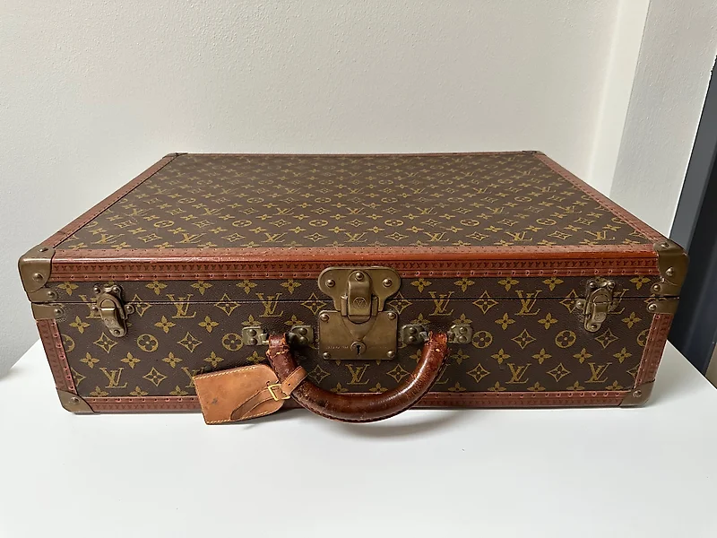 Sold at Auction: Louis Vuitton, Louis Vuitton alzer Bisten 70 trunk Suitcase  Brown Monogram, keys & luggage tag