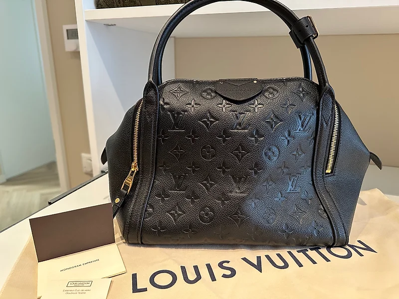 LOUIS VUITTON Authentic Marais LV Empreinte Leather Ivory Handbag Speedy  Satchel