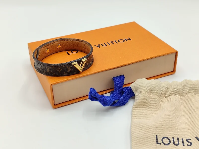 Buy [LOUIS VUITTON] Louis Vuitton Essential V M61083 Gold Plated