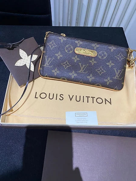 Louis+Vuitton+Milla+Wallet+on+Chain+MM+Black%2FMulticolor+Canavs