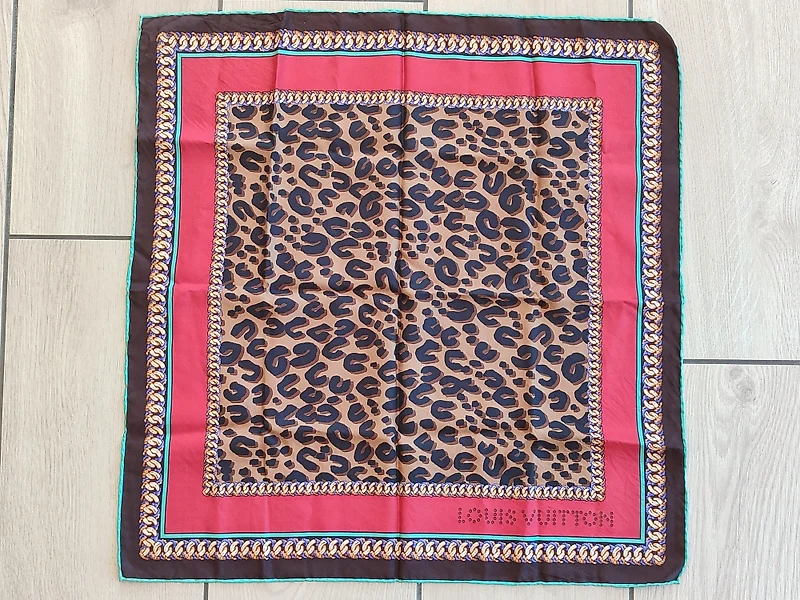 Authentic Louis Vuitton Silk damier pattern 160 x 70cm Scarf Red