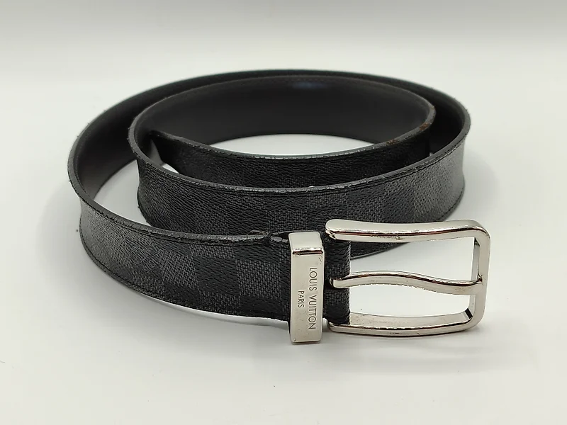 Louis Vuitton Damier LV 40mm Reversible Belt Grey Leather. Size 110 cm