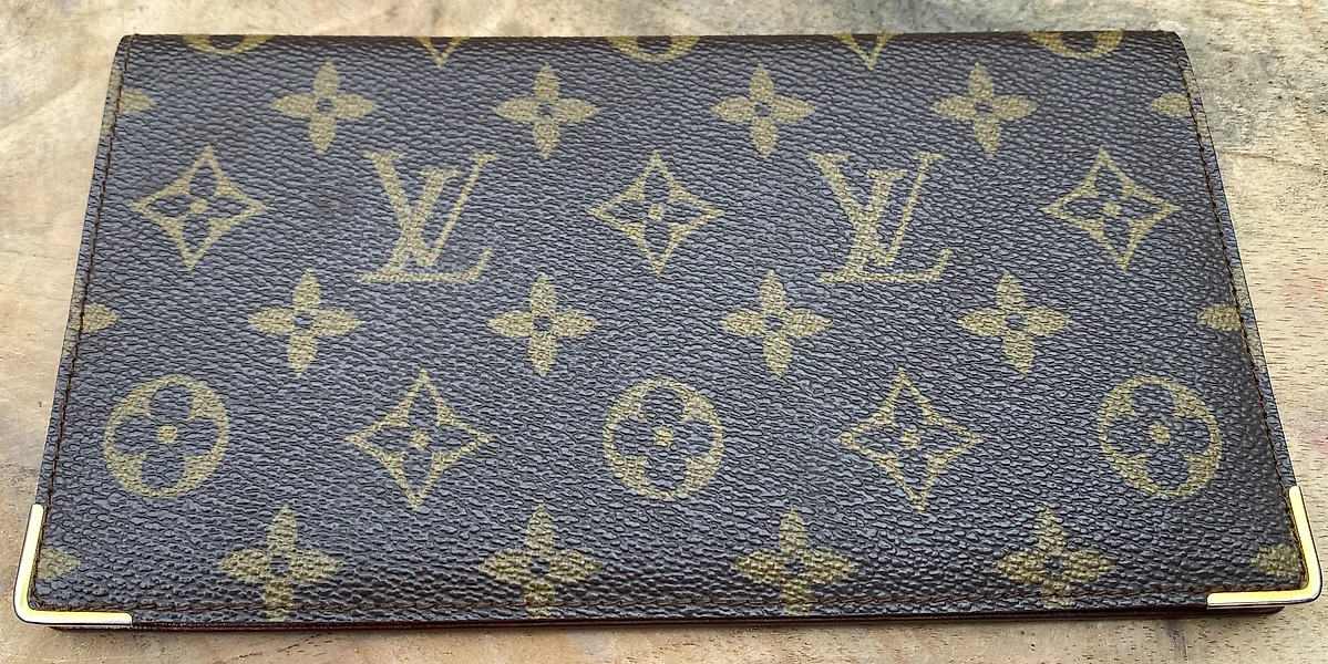 Louis Vuitton Giant Monogram Reverse Long Zippy Wallet. Made in France.  Microchip.