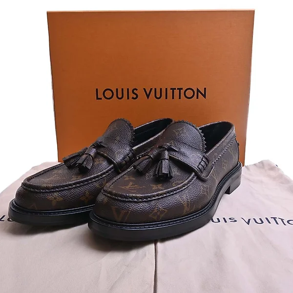 Louis Vuitton - Authenticated FRONTROW Trainer - Patent Leather Silver Plain for Men, Very Good Condition
