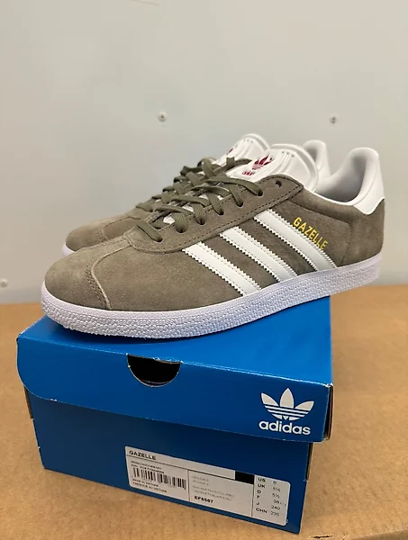 Compra zapatos adidas Suede Compra la ltima colecci n Catawiki