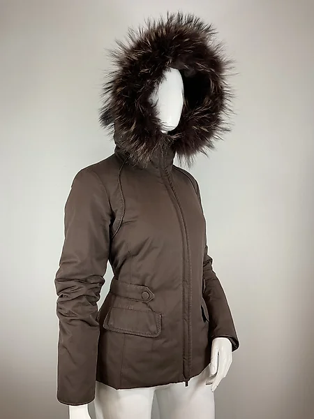 Moncler saga furs store