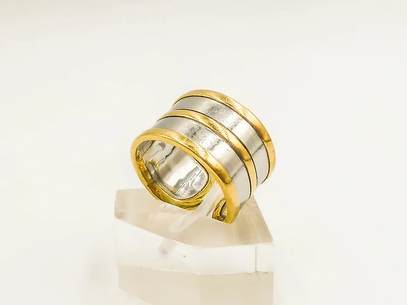 Anneau or store 18 carats