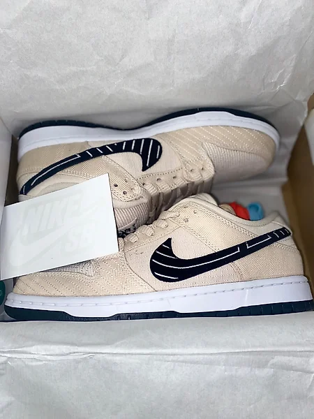 Nike deals beige schoenen