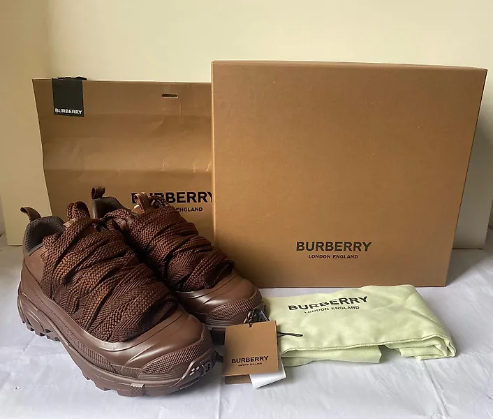 Burberry indigo 2025 precio zapatos