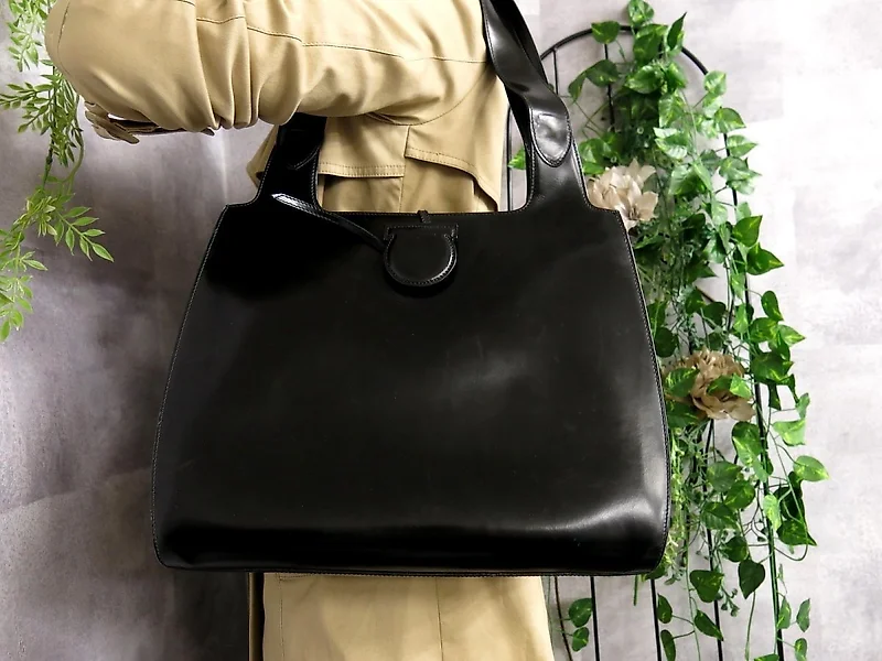 Louboutin handtas discount