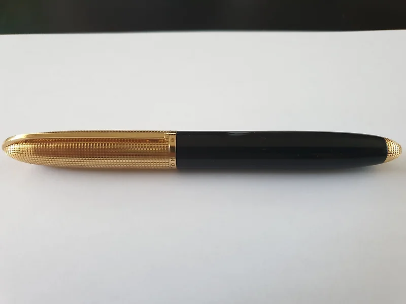 Penna stilografica in metallo - Nero e oro 
