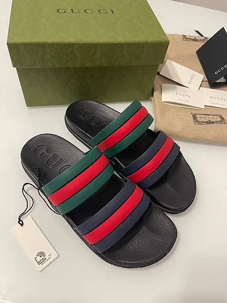 Acquista le pantofole Gucci calzature di lusso per uno stile