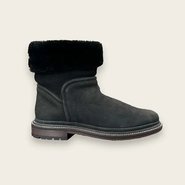Compre botas negras Chanel mejore su estilo con calzado de lujo