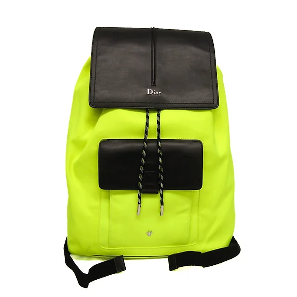 Mini bag attaccata alla borsa dior new arrivals