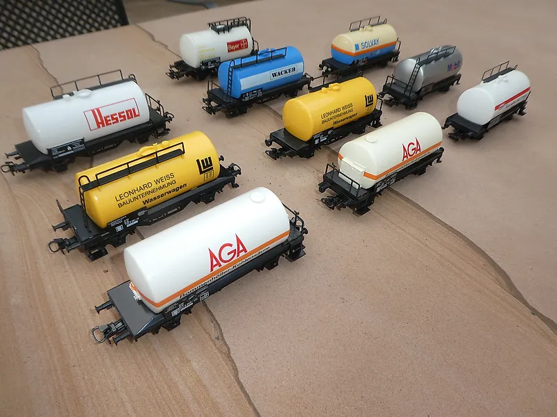 Model trains hot sale for sale