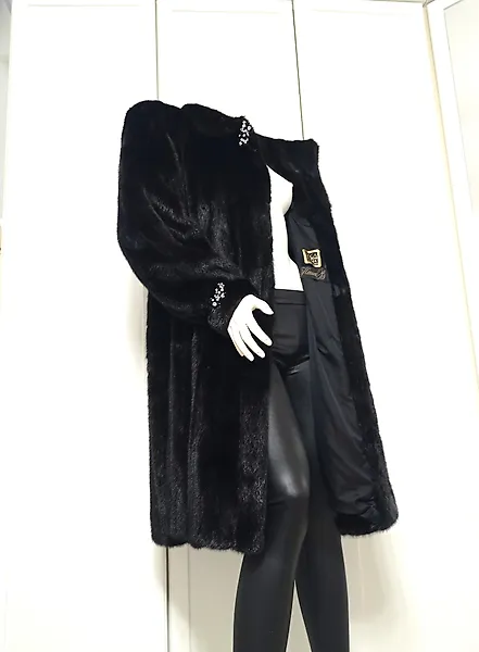 Manteau de fourrure new arrivals synonyme