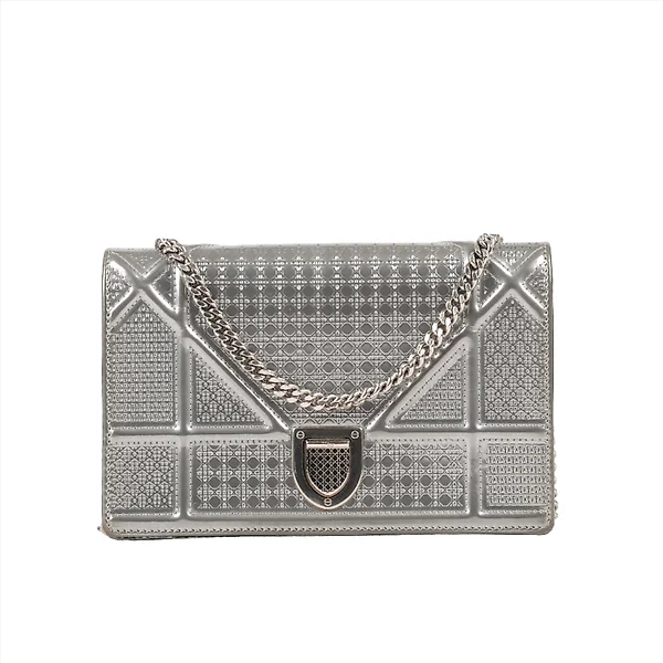 Silver Clutch bag. Buy unique objects. Now at auction for sale Catawiki
