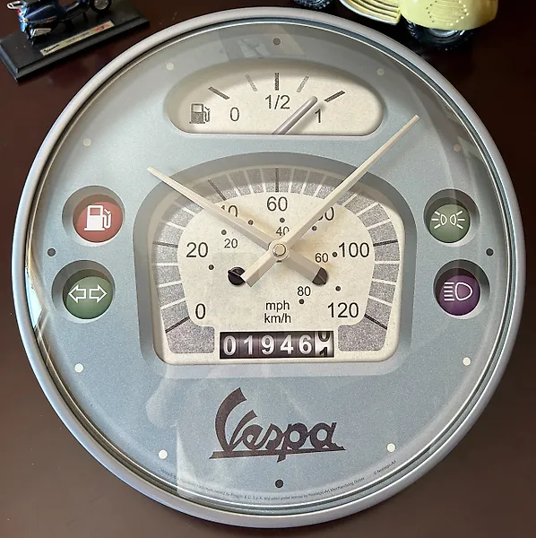 Clock - Vespa - Excellent large Vespa (Piaggio) wall clock